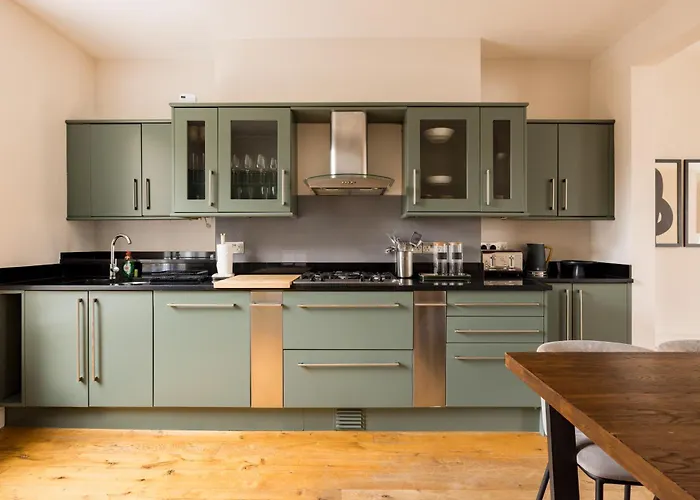 The Chelsea Nest - Stylish 2Bdr With Balcony